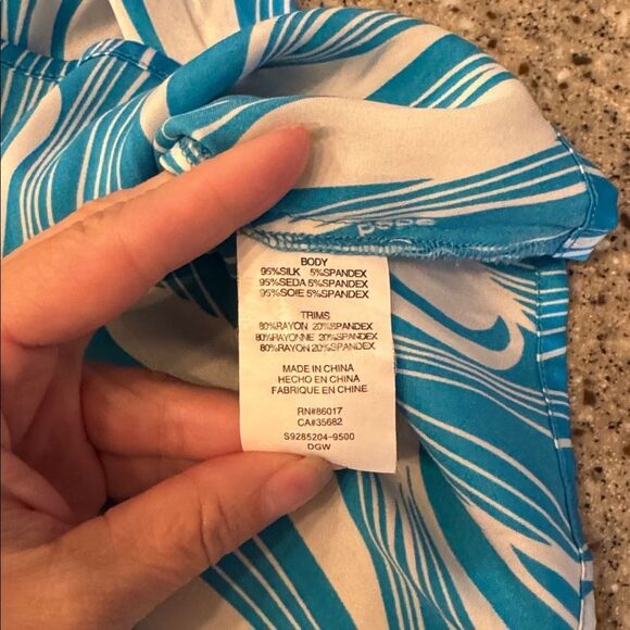 BEBE 2B Y2K Silk Swirl V-Neck Tank Top - Picture 5 of 9